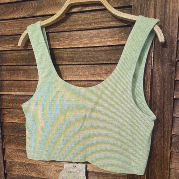Green Sleeveless Crop Top - Picture 1 of 3